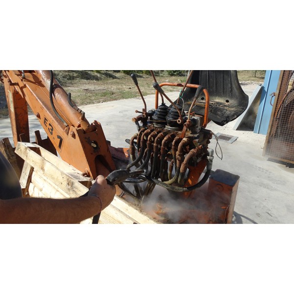 Aparat spalat sub presiune cu abur pentru exterior/interior auto Bieffe ST4000 pe Motorina