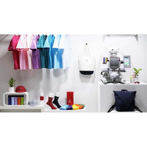 Masina de brodat Juki Tajima Sai MDPS0801C QVP-SAI cu kit broderie pe manusi, ciorapi, sepci, soft Tajima Writer Plus